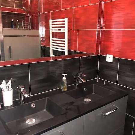 Daire Superbe Loft Climatise Avec Terrasse A 4 Km Jo *