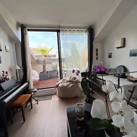 Daire Superbe Loft Climatise Avec Terrasse A 4 Km Jo Suresnes
