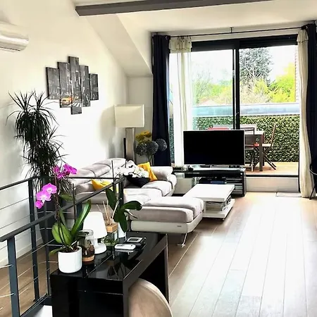Superbe Loft Climatise Avec Terrasse A 4 Km Jo