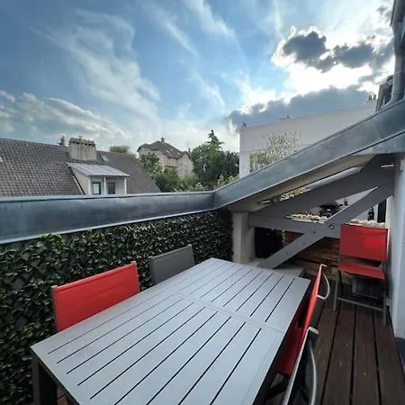 Daire Superbe Loft Climatise Avec Terrasse A 4 Km Jo
