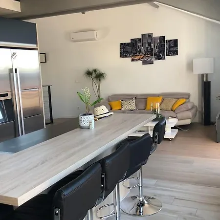 Superbe Loft Climatise Avec Terrasse A 4 Km Jo Daire Suresnes
